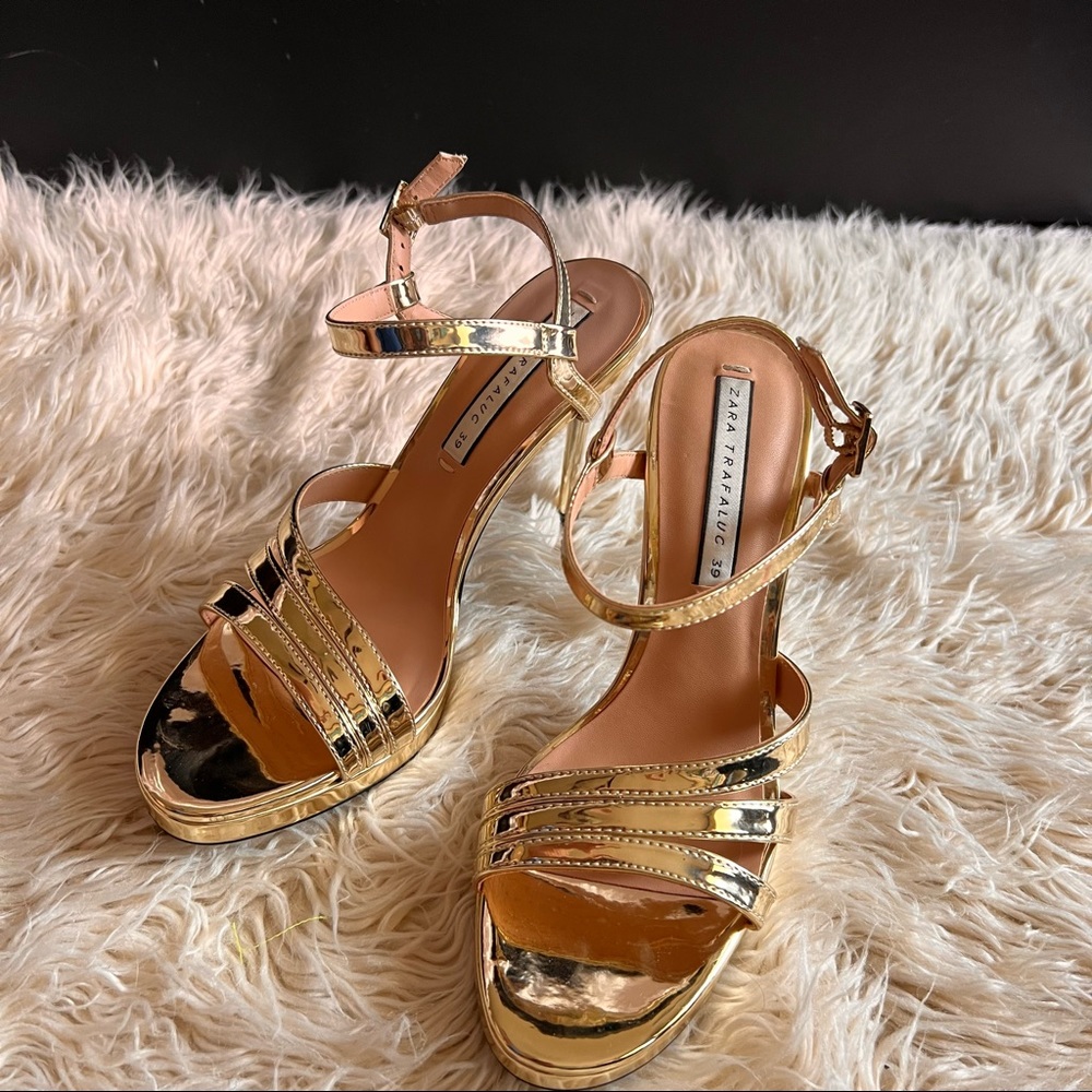 NWOT Gold  Zara high hills! Gold gold. Elegant. Size 39/ 8